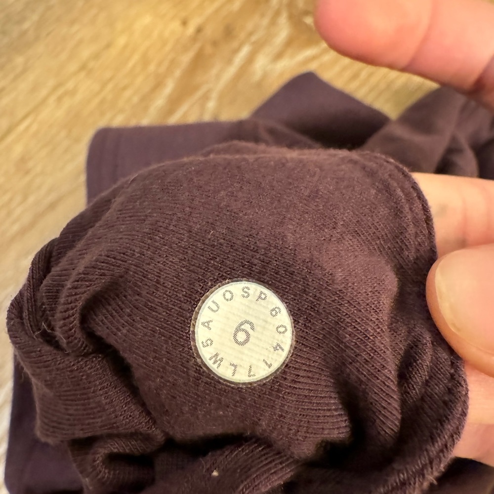 Lululemon - Picture 3 of 3